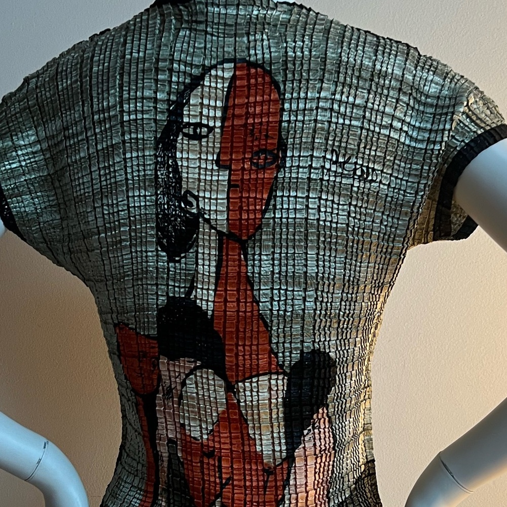 Valentina Picasso Artistic Graphic Short Sleeve Top Red Black stretchy one size - Picture 3 of 7